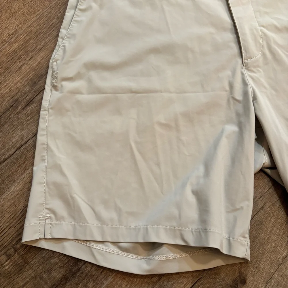 RHONE Men's Size 38 Flat Front Gray Shorts Golf Outdoor Resort Dress‎